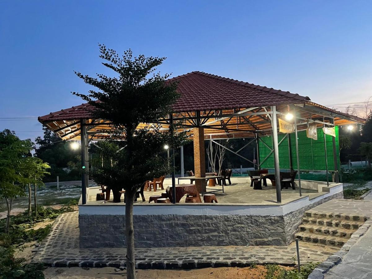 Duc Luu Quang Hotel Binh Thuan Tuy Phong Eksteriør billede