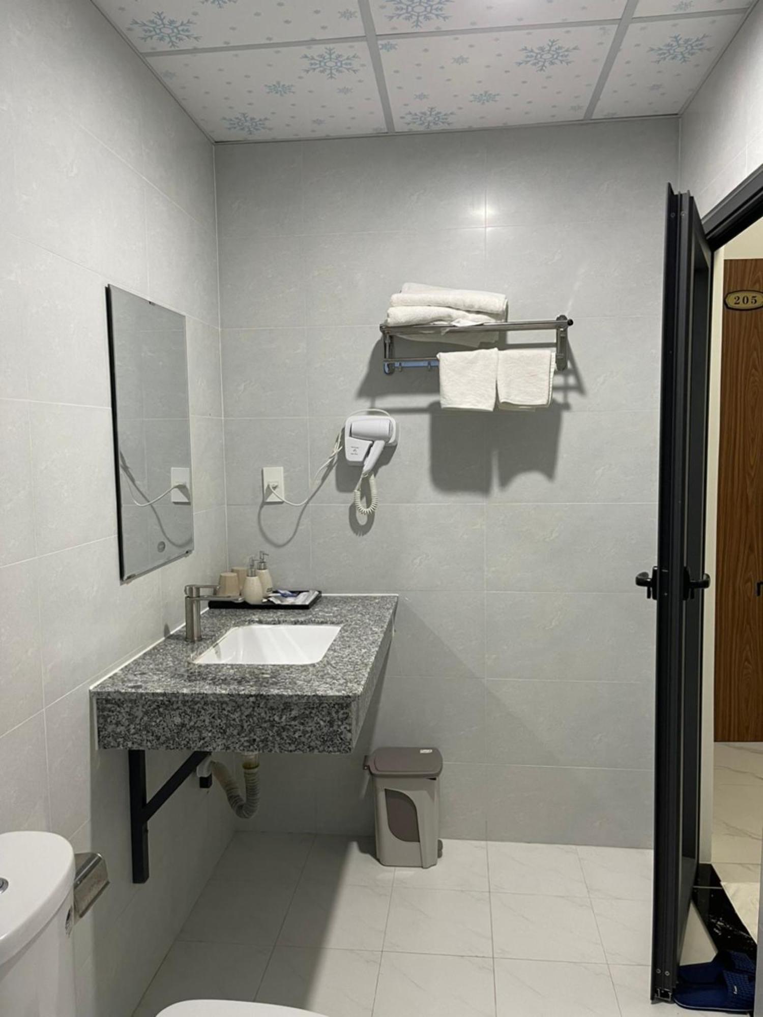 Duc Luu Quang Hotel Binh Thuan Tuy Phong Eksteriør billede